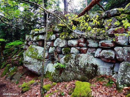 Un fragment du Mur Païen