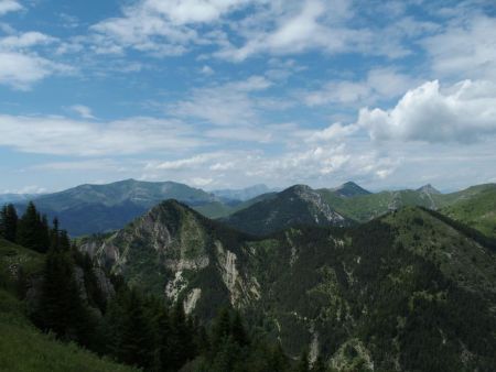 Le Jocou, au loin le Mont aiguille et le Vercors