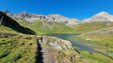 Lac des Cordes, Turge de la Suffie, Escalinade et Pic de Rochebrune en arrière plan