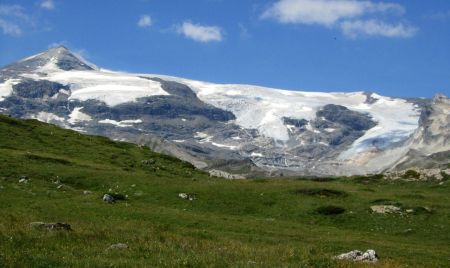 Le Dôme de Chasseforêt et ses glaciers en souffrance.