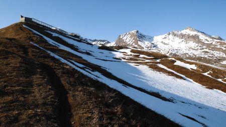 Crête herbeuse sous le Fort de la Platte.