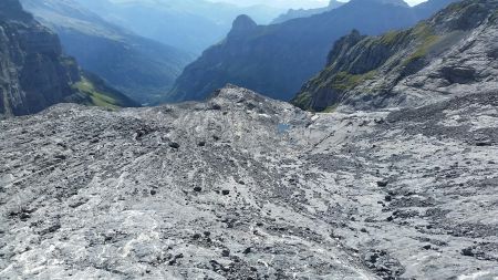 Sur les lapiaz de l’ancien glacier du Ruan