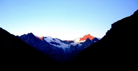 Quelques minutes plus tard, le Soleil atteint le Cirque des Evettes.