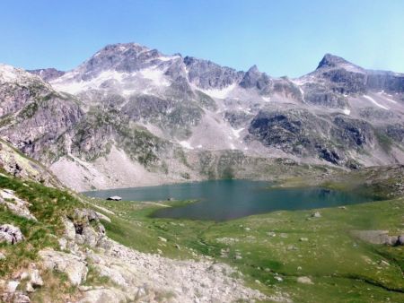 Lac de la Corne dominé par le Pic Brunard.