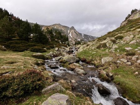 Vue vers le superbe couloir de la Balmette !