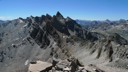 Du sommet, le passage dans la barre est bien visible.