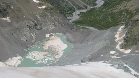 Zoom sur le lac glaciaire de la Muande