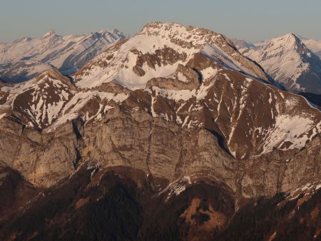 Un regard vers le Trélod, sur fond d’Aravis.