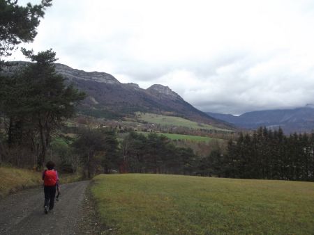 Vers le col du Fau, montagne de la Pale et rocher du Cléton