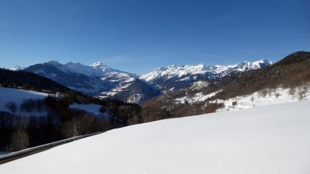 Naves et sa vue vers le Cheval Noir et Lauzière