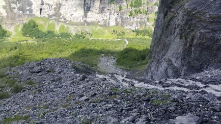 On peut monter aussi directement par le torrent de la Méridienne, plus raide et moins stable