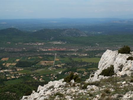 Plaine de Mazaugues depuis les crêtes.