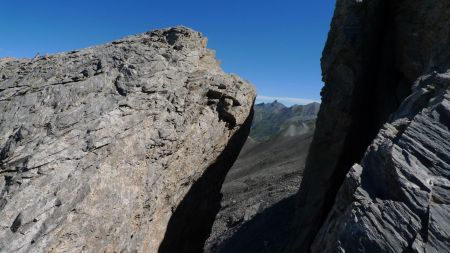 sur le fil de la crête.