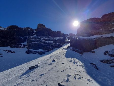 Vers le haut. Toujours exposé