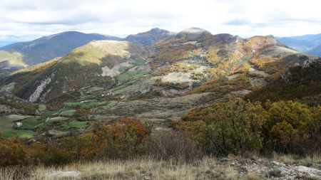 Vue de sommet de Chante-Duc, de la montagne de Chanteduc (à gauche) et de celle du Pied du Mullet à (droite)