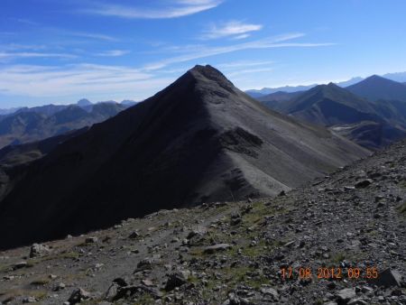 En montant à Ventebrun, vue sur le Chevalier.