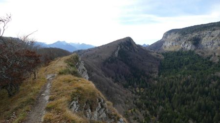 Vue arrière en cours de cheminement sur la crête.