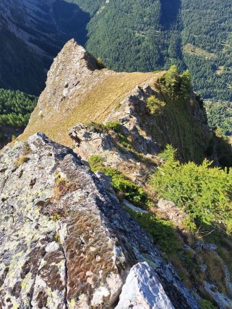 sur l’arête, dans le rétro 