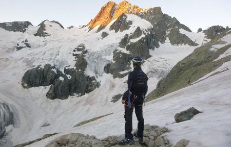 Les Bans s’illuminent au petit matin de notre ascension du Gioberney