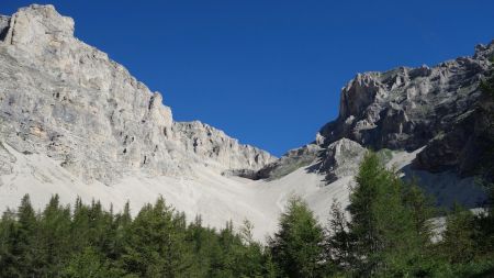 Dans la montée près de la fontaine du Vallon la Combe de Mai