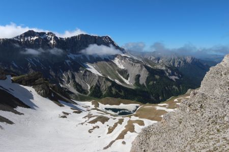 Retour au col de Charnier avec le lac du Lauzon.