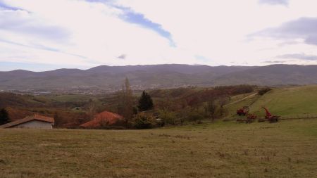 Vers le Pilat, au-dessus du hameau de Boucharlon.