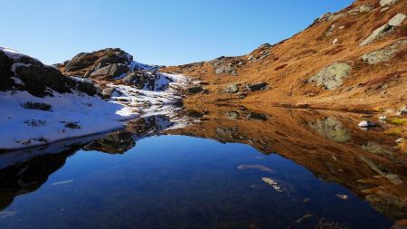 Le petit lac bien caché.