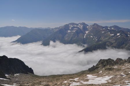 Panorama au Sud : mer de nuages et massif du Montcalm