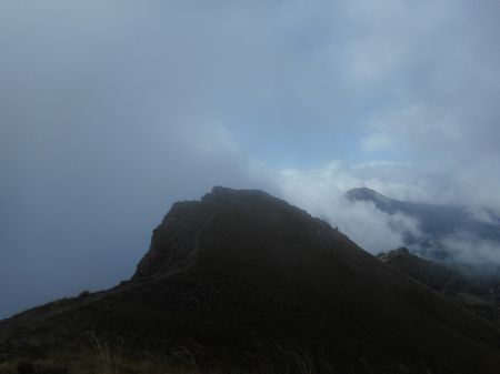 Descente par la crête sud, bouchée aujourd’hui.