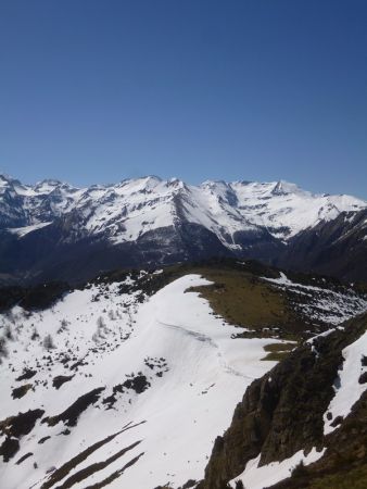 A la descente, col des Mourères et Pic de l’Har au fond au centre