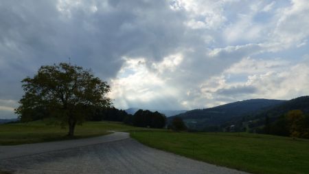 Rayons du soleil. Episode 3 ! ;o) Voilà que ça remet ça au moment de prendre la route vers le Col de Bermont. Quel plaisir !