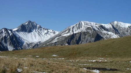 A gauche la Pointe du Vallon.