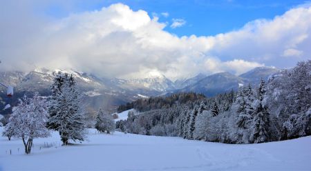 Dans la montée vers les Lovatières