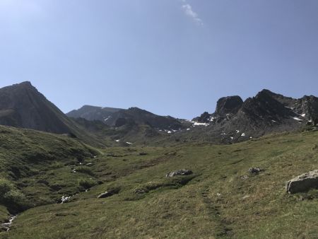 Prendre en ligne de mire le Col à gauche du Rouchon