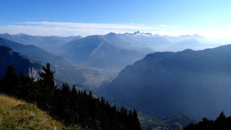 Vue plongeante sur Saint-Jean-de-Maurienne.