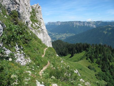 Le sentier Racapé et le Col des Aures