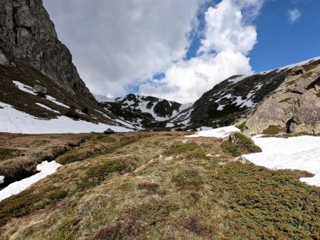 Arrivée dans le cirque à droite du Salt del Bourro.