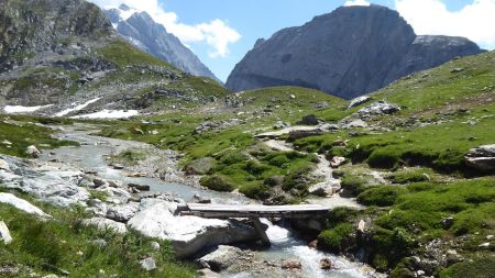 Passerelle, vers le chalet des Gardes