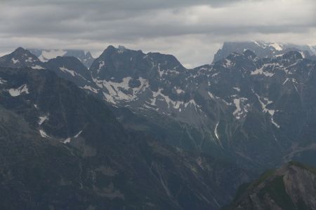 La Barre et l’Ailefroide dans les nuages.