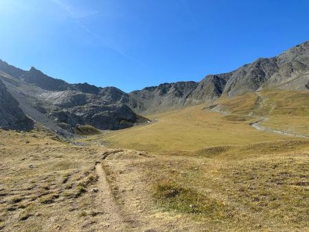 Le vallon menant au Col de Clausis.