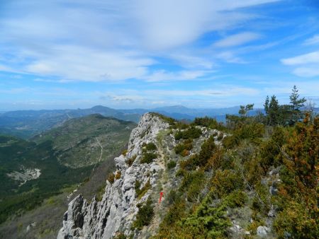 La crête qui offre une vue dégagée.