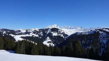 Le Mont Blanc se dévoile.