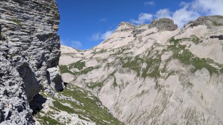 Sur une petite vire en aller-retour pour profiter de l’ambiance des lieux.