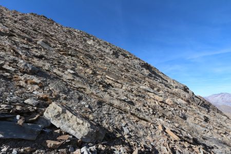 Dans le rétro à la descente directe sous le sommet.