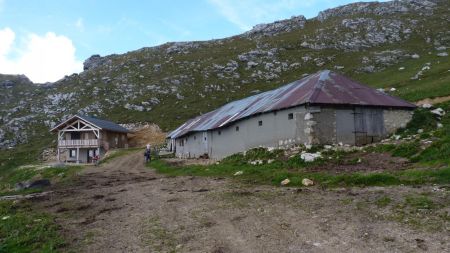 3/ Les Chalets de Rossane sous le col du Colombier