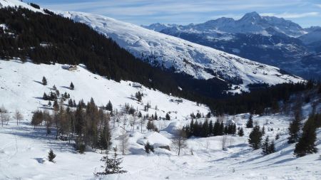  Montée au col de la Chaille, vue sur Chézeries et les Maraiches