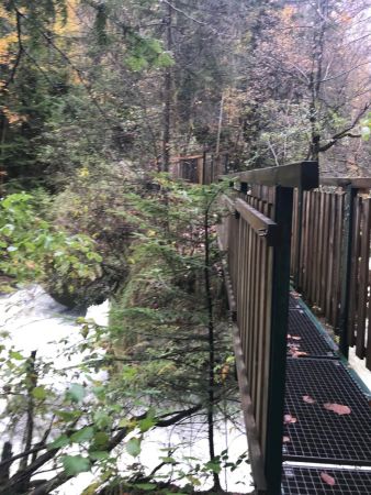 Passerelle triple sur le Guiers Mort