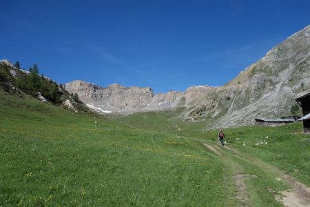 A gauche le Pic Beaudouis et la Crête de Buguet.