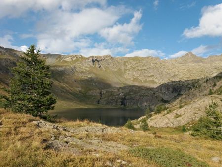 Lac de Vens supérieur et le Refuge.