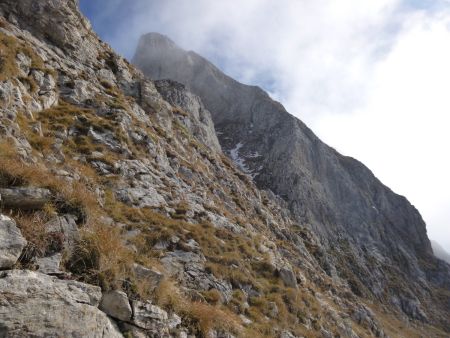 Vers le couloir de montée à la brèche carrée.